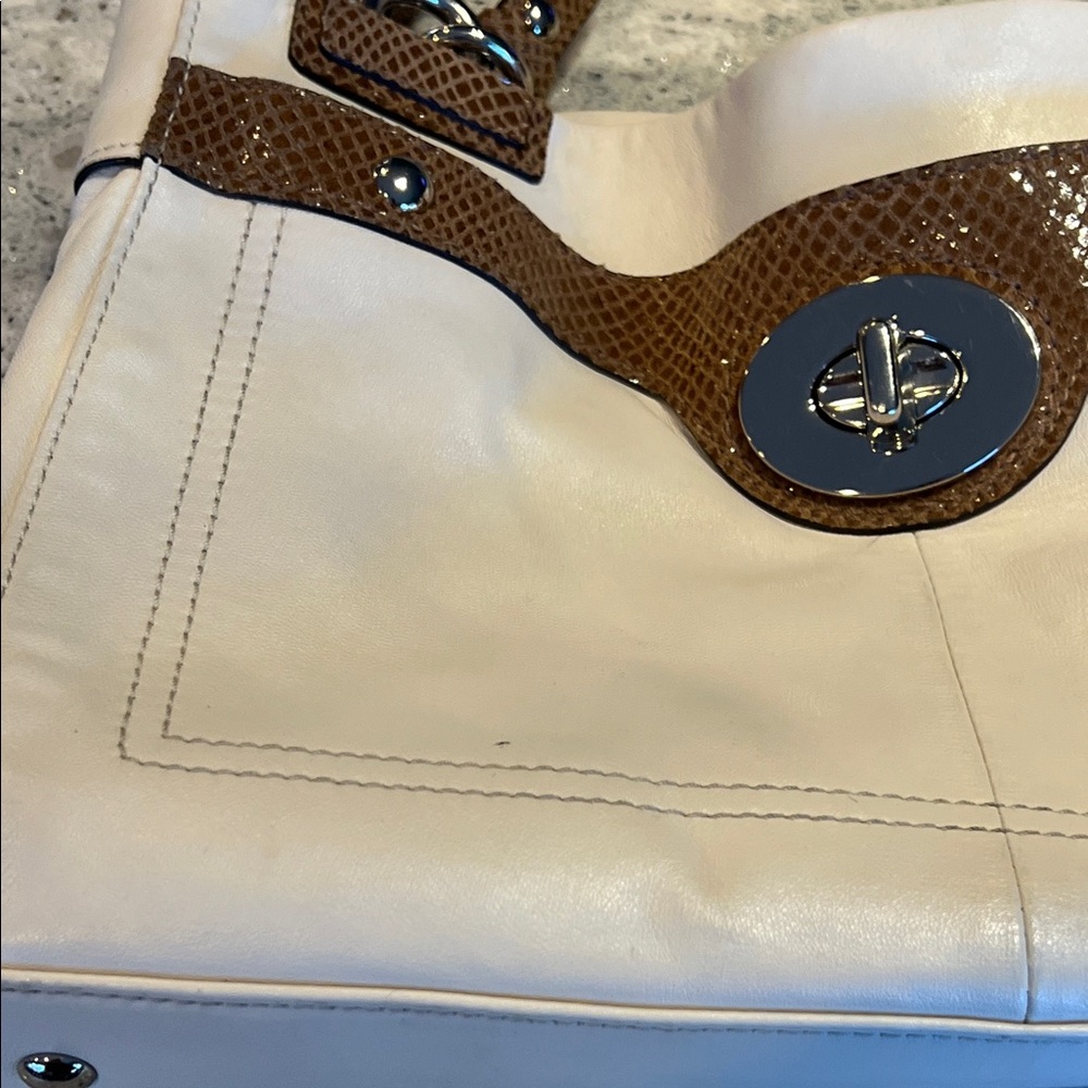 Vintage Coach Penelope Ivory and Brown Shoulder/Crossbody Bag - Picture 14 of 14